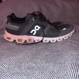 Women’s on cloud tennis shoes